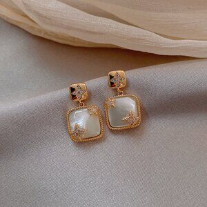 Women’s Star Rhinestone Cat’s Eye Stone Stud Earrings | Silver Needle Posts